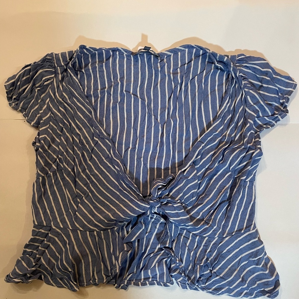 🦋🦋 knotted blouse